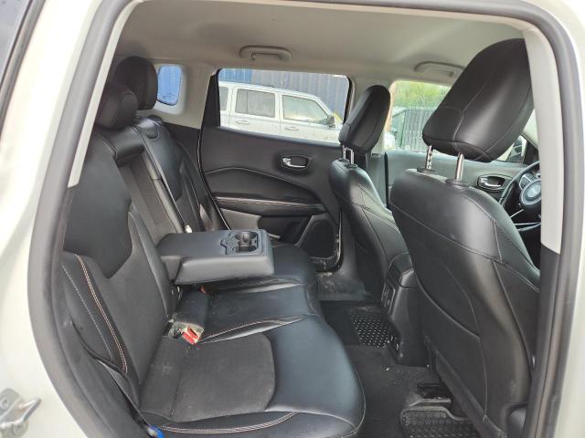 3C4NJDBB9JT331317 - 2018 JEEP COMPASS LATITUDE 白色 照片 11