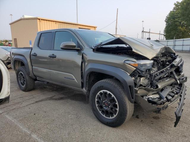 3TYLC5LN3RT006236 - 2024 TOYOTA TACOMA DOUBLE CAB BROWN photo 4