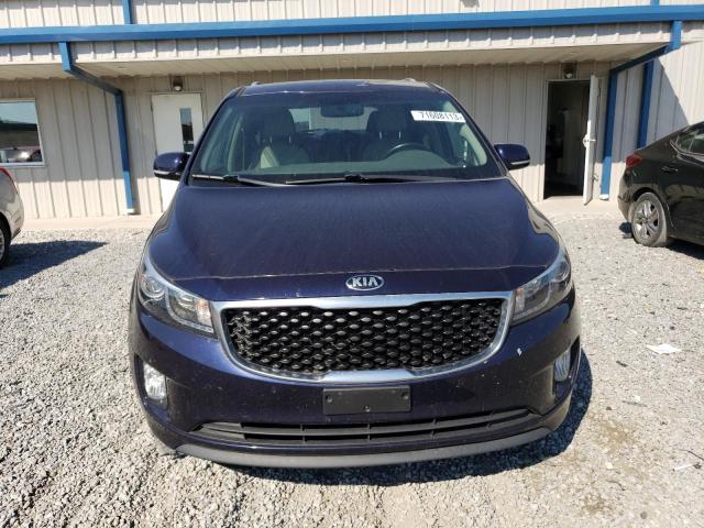 KNDMC5C11J6352335 - 2018 KIA SEDONA EX BLUE photo 5