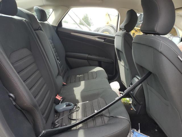 3FA6P0HDXJR239415 - 2018 FORD FUSION SE SILVER photo 10