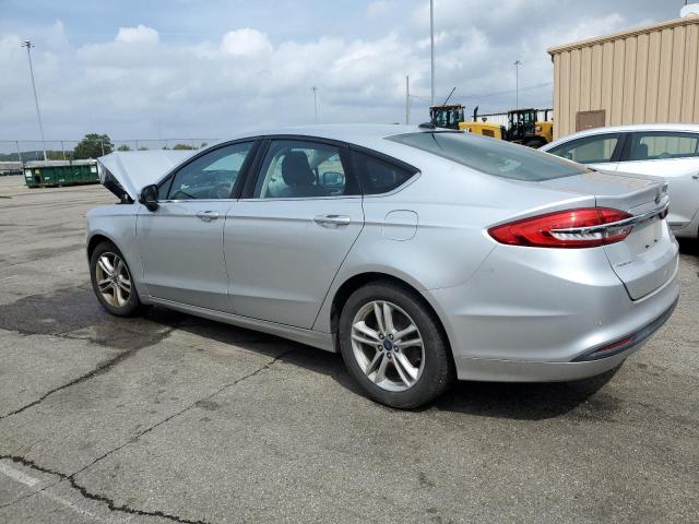 3FA6P0HDXJR239415 - 2018 FORD FUSION SE SILVER photo 2