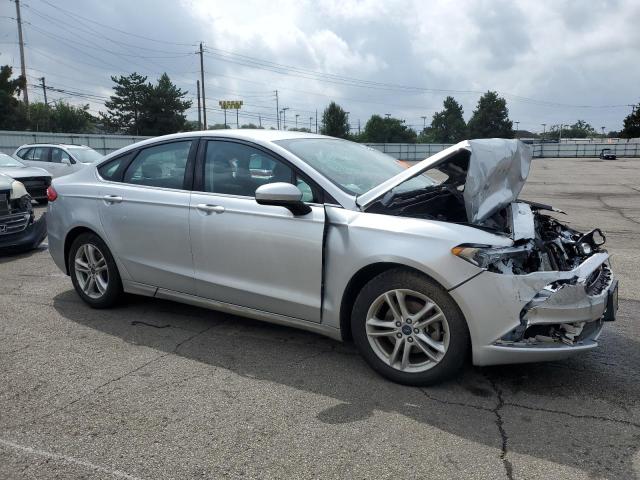 3FA6P0HDXJR239415 - 2018 FORD FUSION SE SILVER photo 4