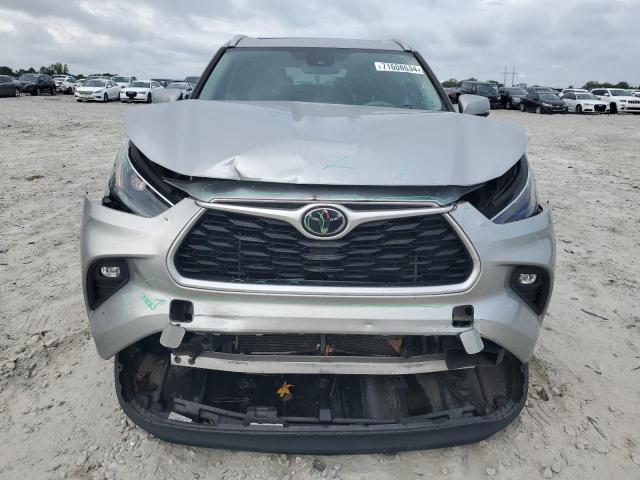 5TDGZRAH0NS541762 - 2022 TOYOTA HIGHLANDER XLE SILVER photo 5