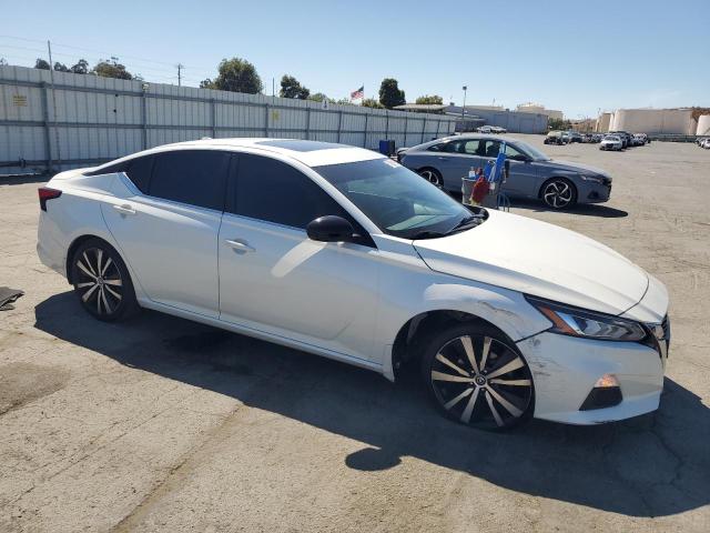 1N4BL4CV8KC180978 - 2019 NISSAN ALTIMA SR WHITE photo 4