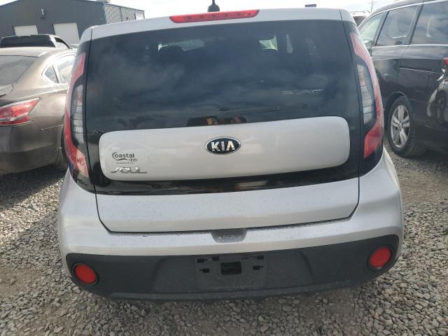 KNDJN2A20H7443625 - 2017 KIA SOUL SILVER photo 6