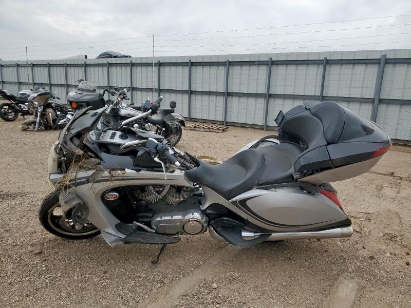 5VPSW36N5B3002969 - 2011 VICTORY MOTORCYCLES VISION TOUR Gümüş foto 3