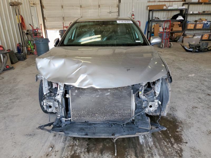 4T1B11HK8KU183334 - 2019 TOYOTA CAMRY L 银色 照片 5