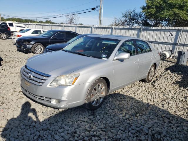 2005 TOYOTA AVALON XL, 