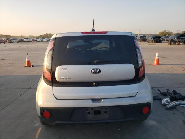 KNDJN2A20K7642231 - 2019 KIA SOUL SILVER photo 6