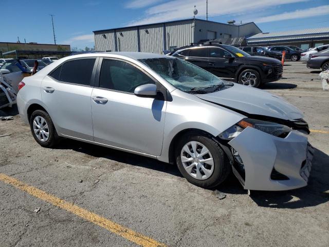 2T1BURHE2JC071015 - 2018 TOYOTA COROLLA L 银色 照片 4