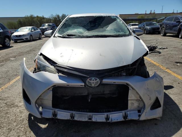 2T1BURHE2JC071015 - 2018 TOYOTA COROLLA L 银色 照片 5