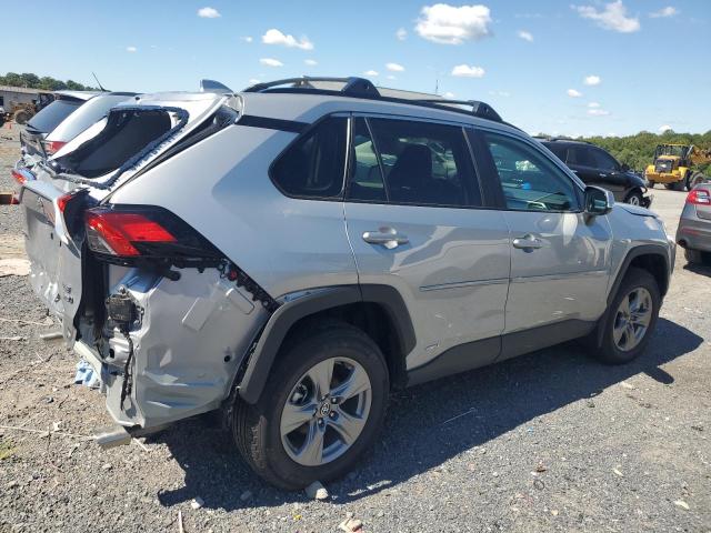 2T3RWRFV2RW246327 - 2024 TOYOTA RAV4 XLE 银色 照片 3