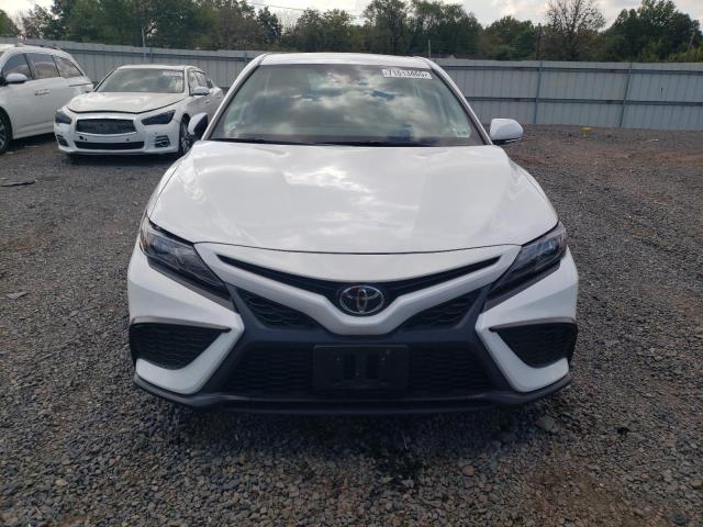 4T1G11AK9PU819489 - 2023 TOYOTA CAMRY SE NIGHT SHADE WHITE photo 5