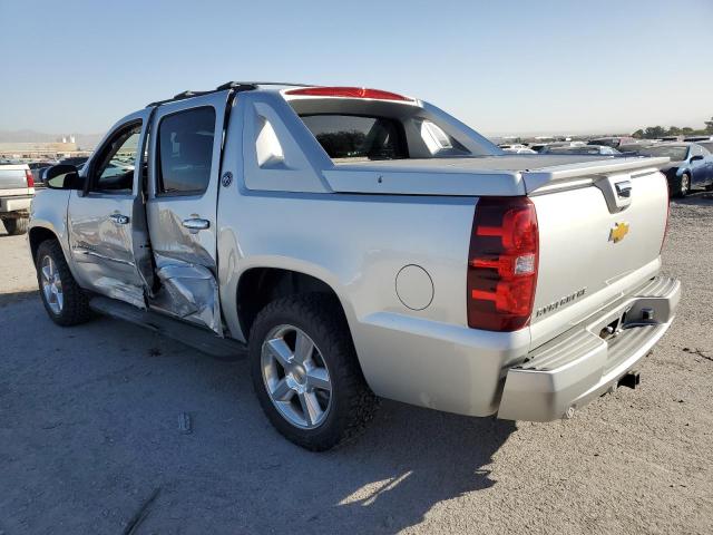 3GNTKGE78DG284251 - 2013 CHEVROLET AVALANCHE LTZ SILVER photo 2