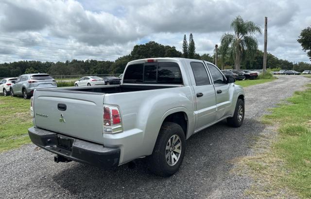 1Z7HC28K48S619975 - 2008 MITSUBISHI RAIDER LS SILVER photo 4