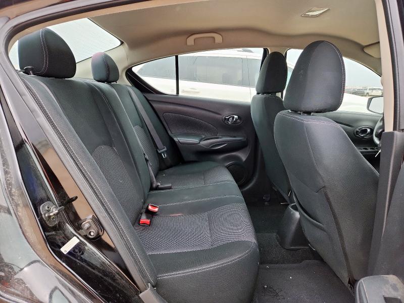 3N1CN7AP5JL803705 - 2018 NISSAN VERSA S أسود صورة 10