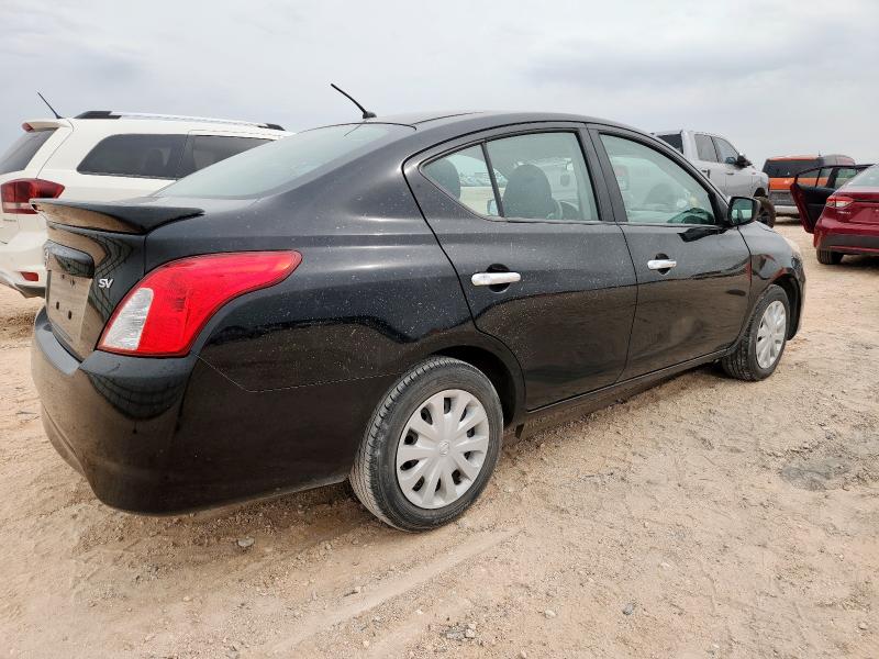 3N1CN7AP5JL803705 - 2018 NISSAN VERSA S أسود صورة 3