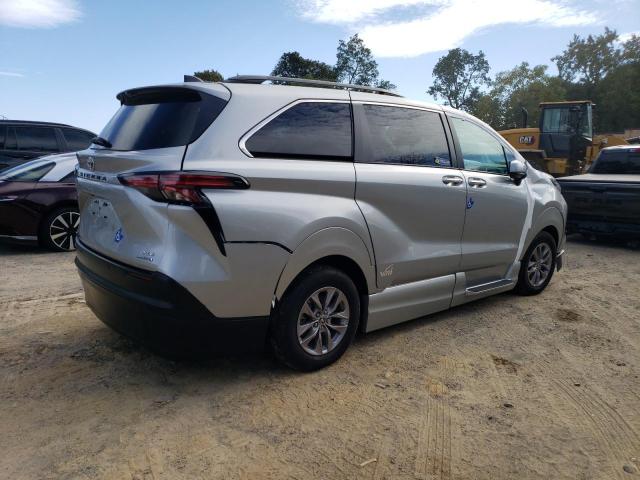 5TDJRKEC8NS109772 - 2022 TOYOTA SIENNA XLE SILVER photo 3