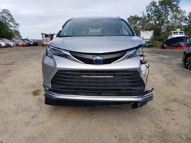 5TDJRKEC8NS109772 - 2022 TOYOTA SIENNA XLE SILVER photo 5