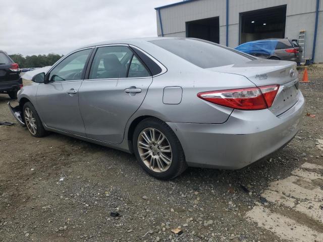 4T4BF1FK5FR473899 - 2015 TOYOTA CAMRY LE SILVER photo 2
