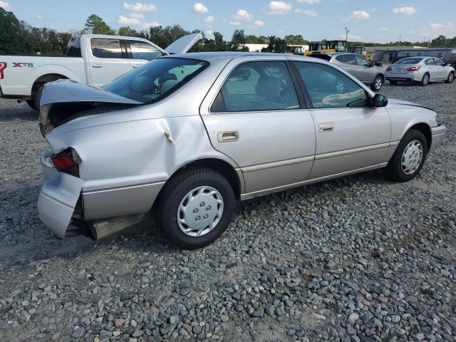 4T1BG22K8WU355137 - 1998 TOYOTA CAMRY CE SILVER photo 3