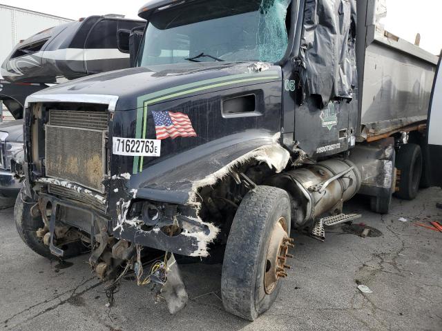 4V5K99GH27N449885 - 2007 VOLVO VHD BLACK photo 9