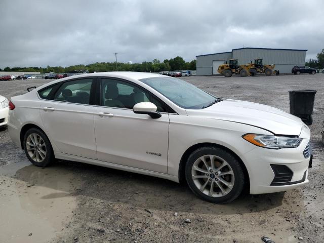 3FA6P0LU9KR129884 - 2019 FORD FUSION SE 白色 照片 4