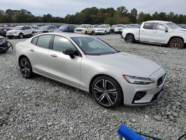 7JRA22TM5KG013850 - 2019 VOLVO S60 T6 R-DESIGN SILVER photo 4