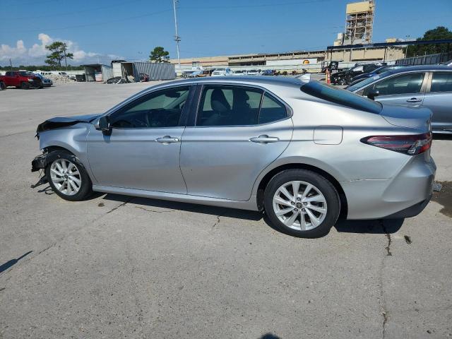 4T1C11AK6NU654934 - 2022 TOYOTA CAMRY LE SILVER photo 2