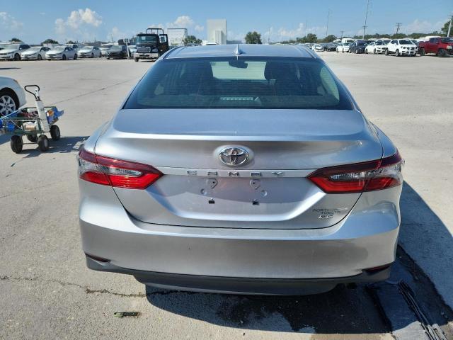 4T1C11AK6NU654934 - 2022 TOYOTA CAMRY LE SILVER photo 6