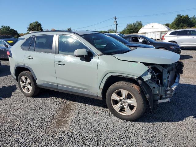 2T3P1RFV2MW172244 - 2021 TOYOTA RAV4 XLE GRAY photo 4