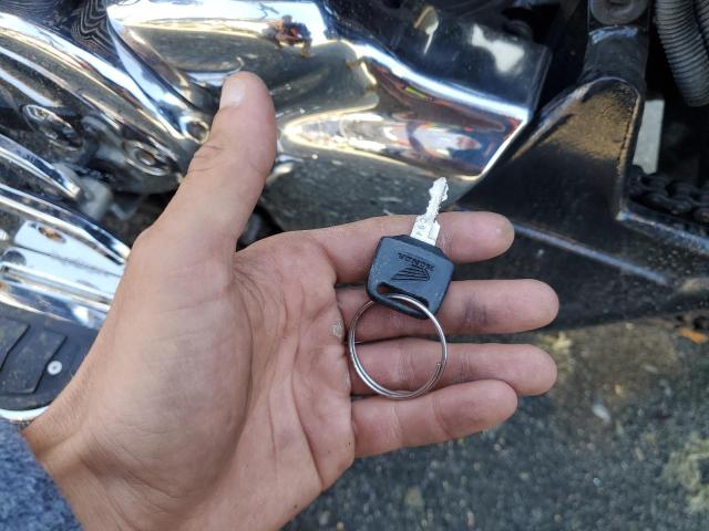 JH2RC4467YK300016 - 2000 HONDA VT750 CD2 BLACK photo 8