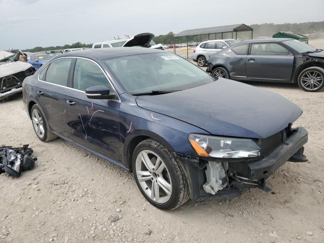 1VWBV7A31FC084149 - 2015 VOLKSWAGEN PASSAT SE BLUE photo 4