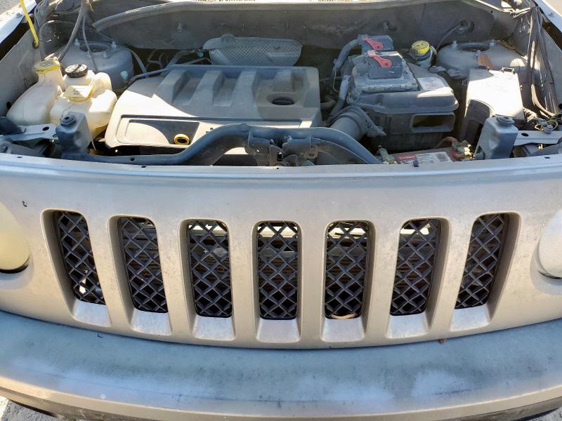 1C4NJRBB6FD332001 - 2015 JEEP PATRIOT SPORT 银色 照片 12