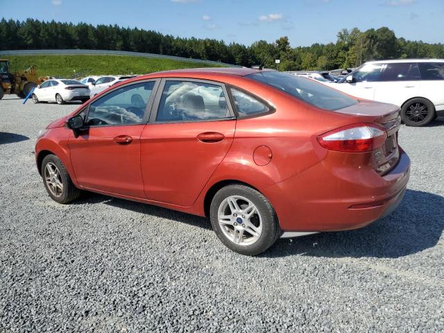 3FADP4BJ2JM135544 - 2018 FORD FIESTA SE Orange photo 2