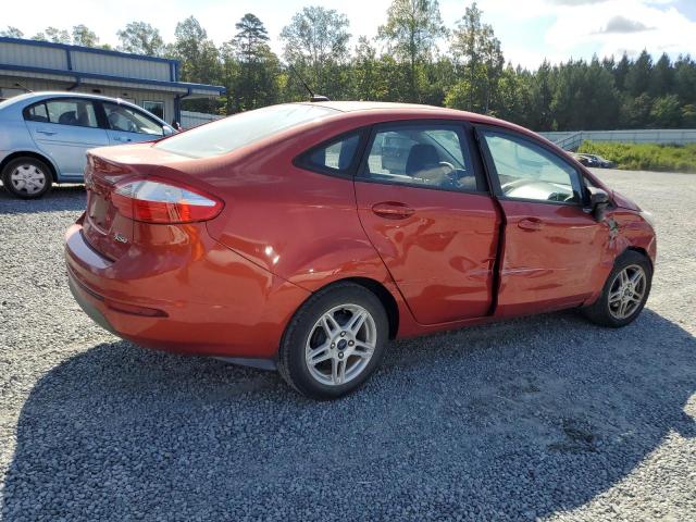 3FADP4BJ2JM135544 - 2018 FORD FIESTA SE Orange photo 3
