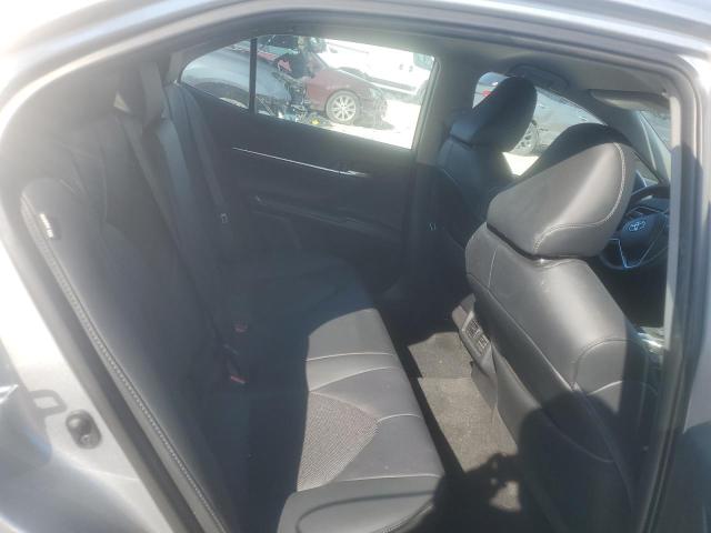4T1F11BK6PU076655 - 2023 TOYOTA CAMRY XLE فضي صورة 10