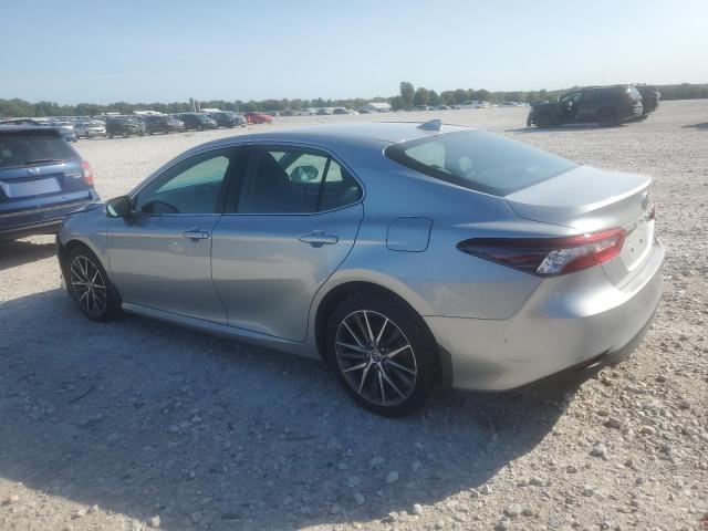 4T1F11BK6PU076655 - 2023 TOYOTA CAMRY XLE فضي صورة 2