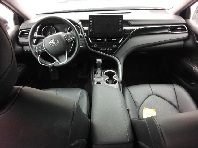 4T1F11BK6PU076655 - 2023 TOYOTA CAMRY XLE فضي صورة 8