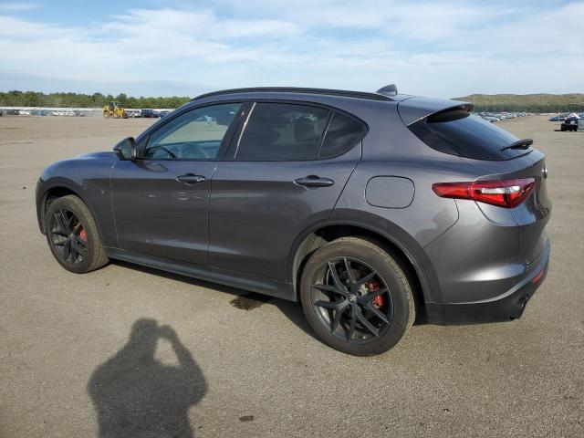 ZASPAJAN2L7C76419 - 2020 ALFA ROMEO STELVIO GRAY photo 2