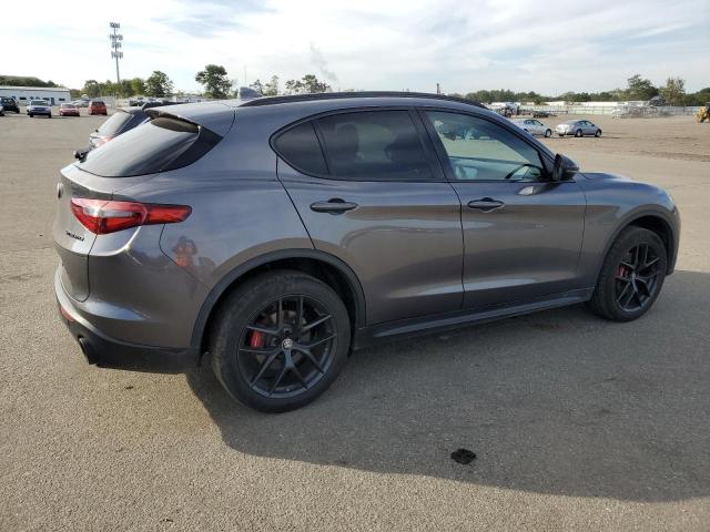 ZASPAJAN2L7C76419 - 2020 ALFA ROMEO STELVIO GRAY photo 3