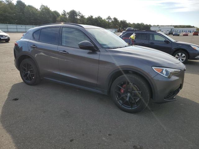 ZASPAJAN2L7C76419 - 2020 ALFA ROMEO STELVIO GRAY photo 4