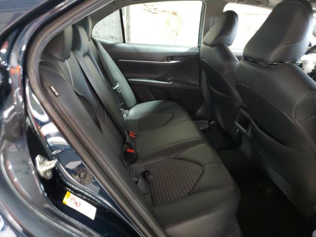 4T1B11HK5JU560958 - 2018 TOYOTA CAMRY L BLUE photo 10