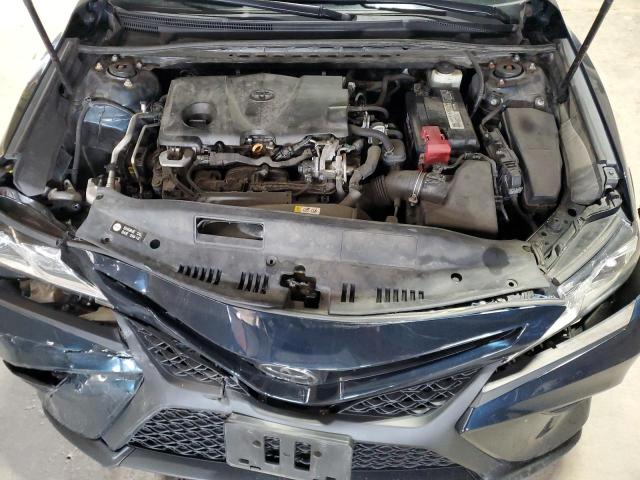 4T1B11HK5JU560958 - 2018 TOYOTA CAMRY L BLUE photo 11