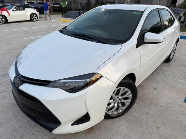 5YFBURHE4JP828XXX - 2018 TOYOTA COROLLA L WHITE photo 2