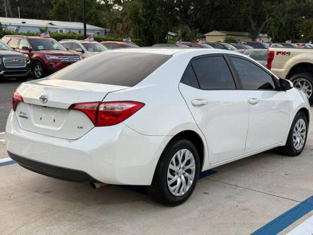 5YFBURHE4JP828XXX - 2018 TOYOTA COROLLA L WHITE photo 4