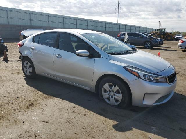 3KPFK4A73HE067704 - 2017 KIA FORTE LX GRAY photo 4