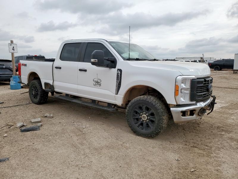 1FT7W2BA8PEC03939 - 2023 FORD F250 SUPER DUTY WHITE photo 4