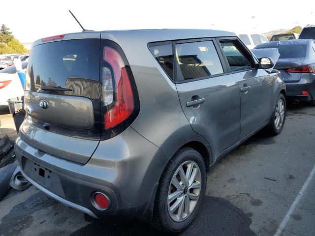 KNDJP3A5XJ7515317 - 2018 KIA SOUL + GRAY photo 3