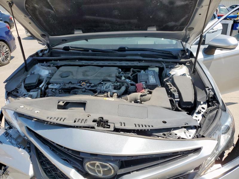 4T1B61HKXJU114998 - 2018 TOYOTA CAMRY XSE SILVER photo 11